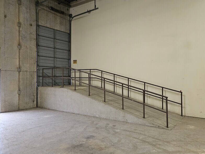 More Photos Of 157 Lone Star Blvd, San Antonio Warehouse For Lease