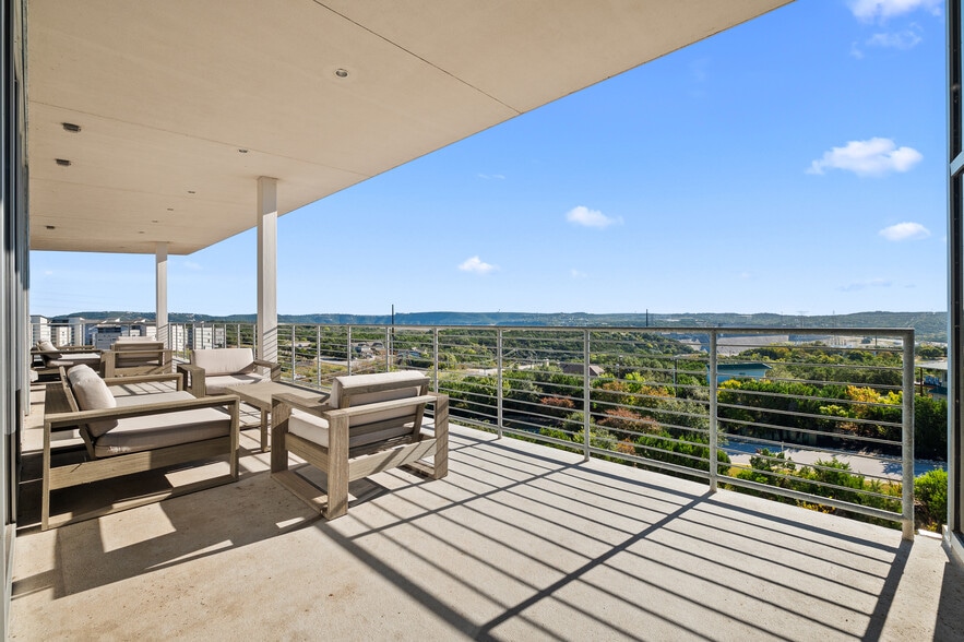 More Photos Of 4229 FM 620, Austin Showroom For Sale