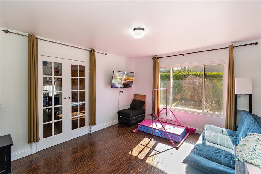 More Photos Of 12036 Darby Ave, Porter Ranch Specialty For Sale