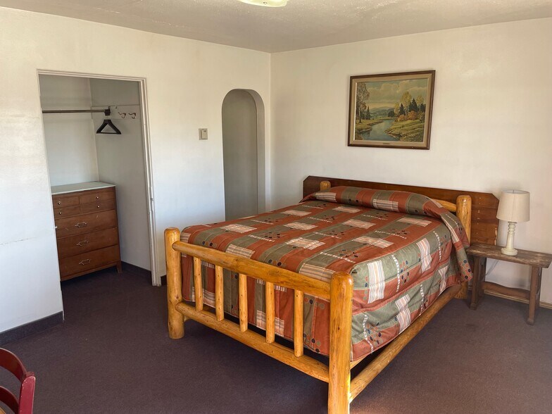 More Photos Of 408 Park St, Thermopolis Hotel For Sale