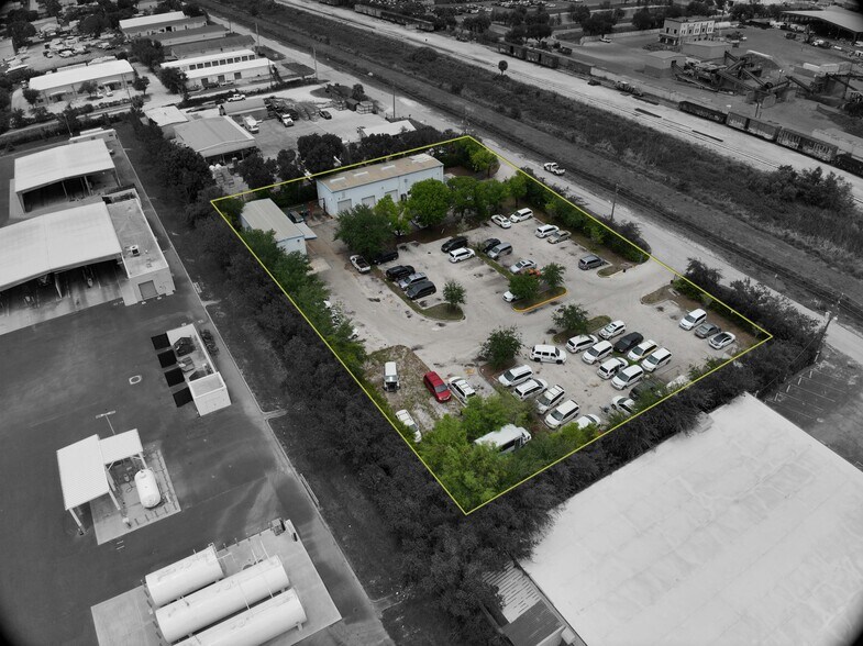 More Photos Of 3252 Palm Ave, Fort Myers Service For Lease