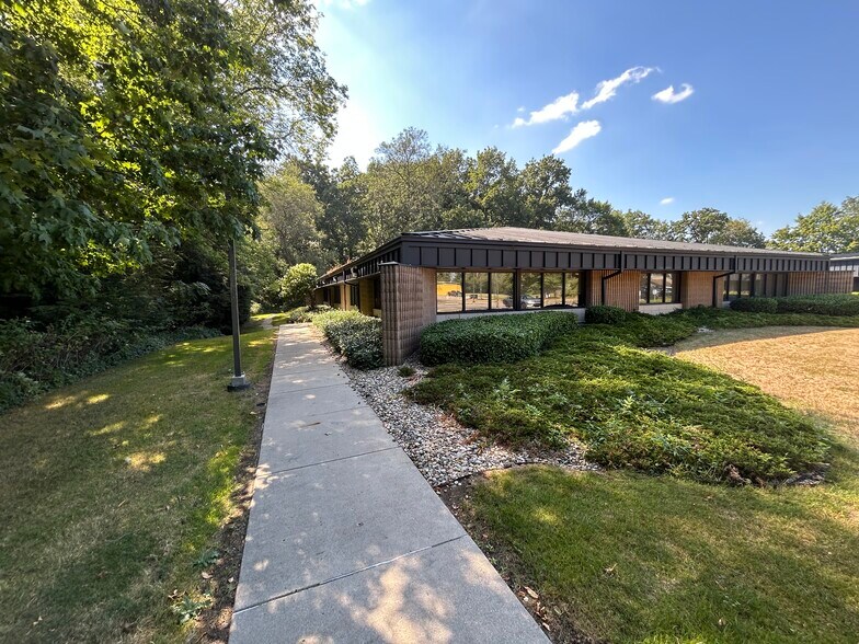 More Photos Of 2831 Dexter Dr, Elkhart Office For Sale