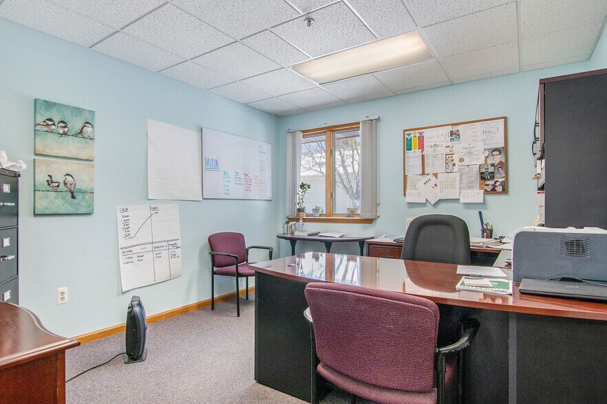More Photos Of 3050 Commerce Dr, Fort Gratiot Office For Sale