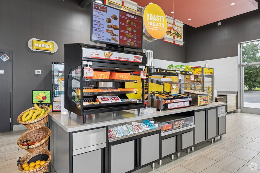 More Photos Of 715 W 4th St, Adel Service Station For Sale