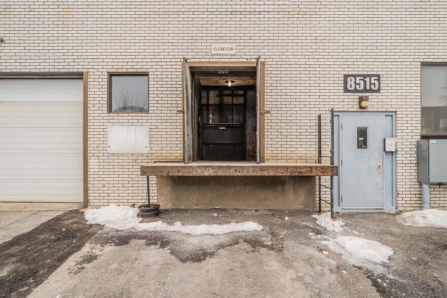 More Photos Of 8515 Av 9e, Montréal Light Manufacturing For Lease