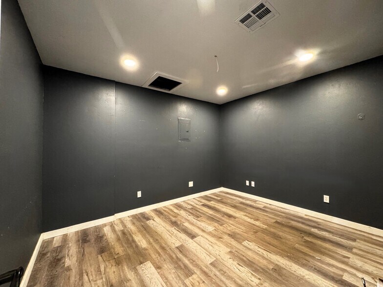 More Photos Of 4201-4205 N Macarthur Blvd, Oklahoma City Freestanding For Lease