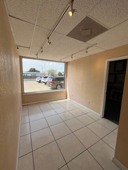 More Photos Of 102 W Calton Rd, Laredo Office Residential For Sale