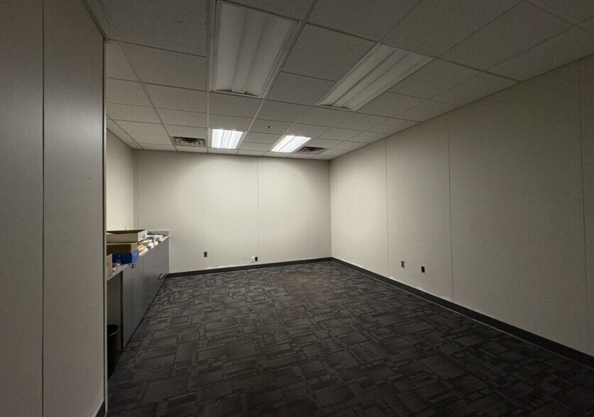 More Photos Of 51100 Grand River Ave, Wixom Manufacturing For Lease