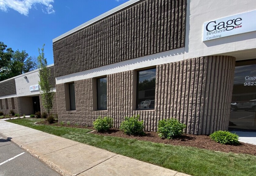 More Photos Of 9901-9927 Valley View Rd, Eden Prairie Showroom For Lease