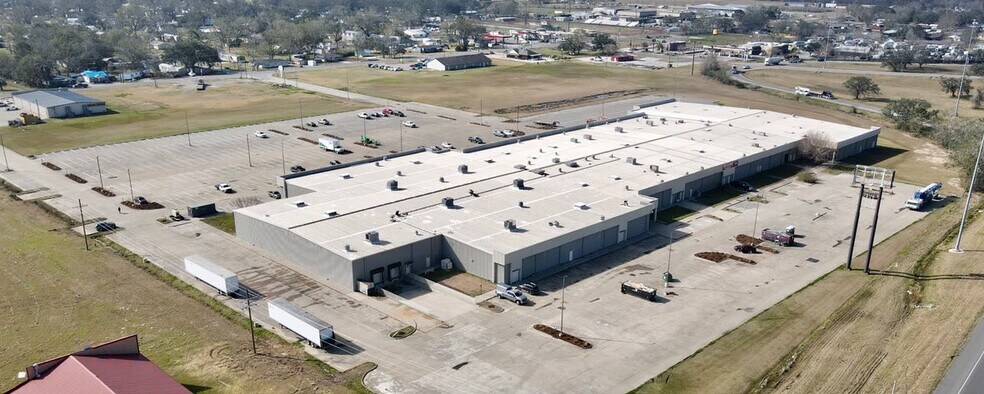More Photos Of 800 Calcasieu Rd, Iowa Distribution For Lease