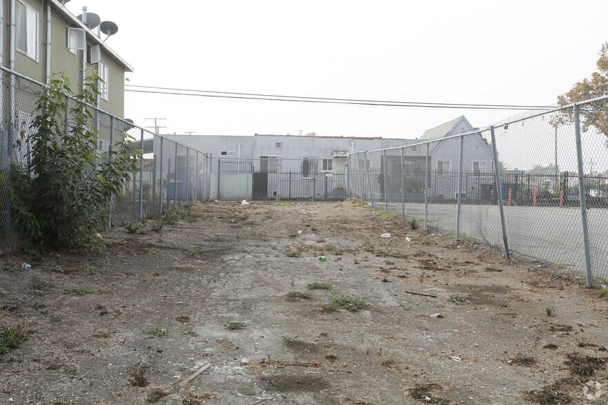 More Photos Of 1550 W Florence Ave, Los Angeles Land For Lease