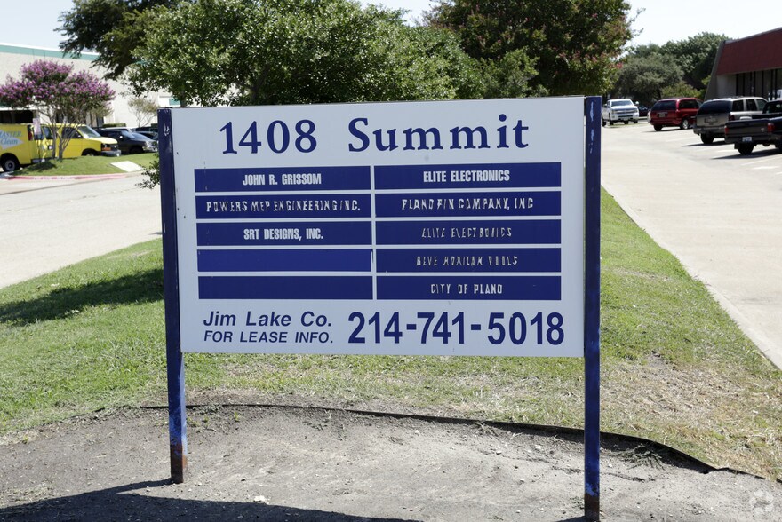 More Photos Of 1408-1410 Summit Ave, Plano Showroom For Lease