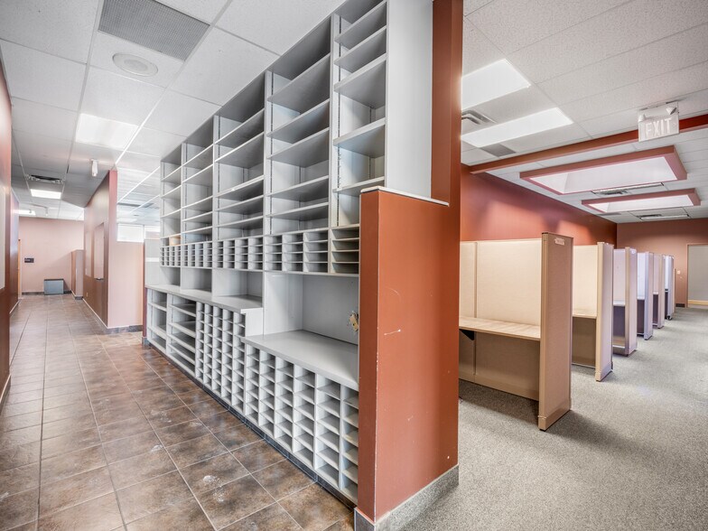 More Photos Of 3200 Deziel Dr, Windsor Unknown For Lease