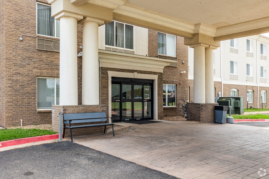 More Photos Of 7840 NW 39th Expy, Bethany Hotel For Sale