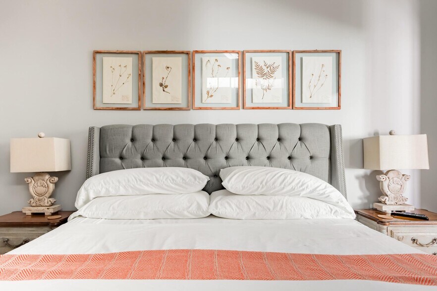 More Photos Of 344 King St, Charleston Storefront Retail Residential For Lease