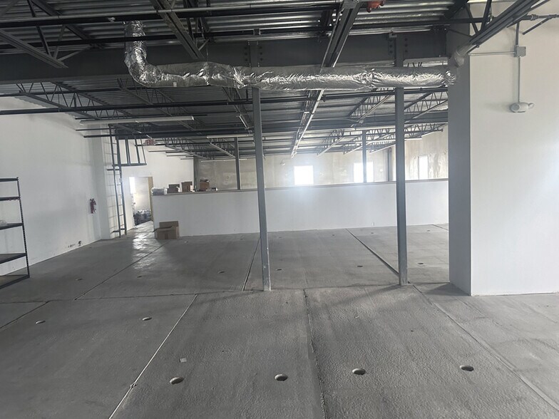 More Photos Of 750 N 17th St, St Charles Warehouse For Lease