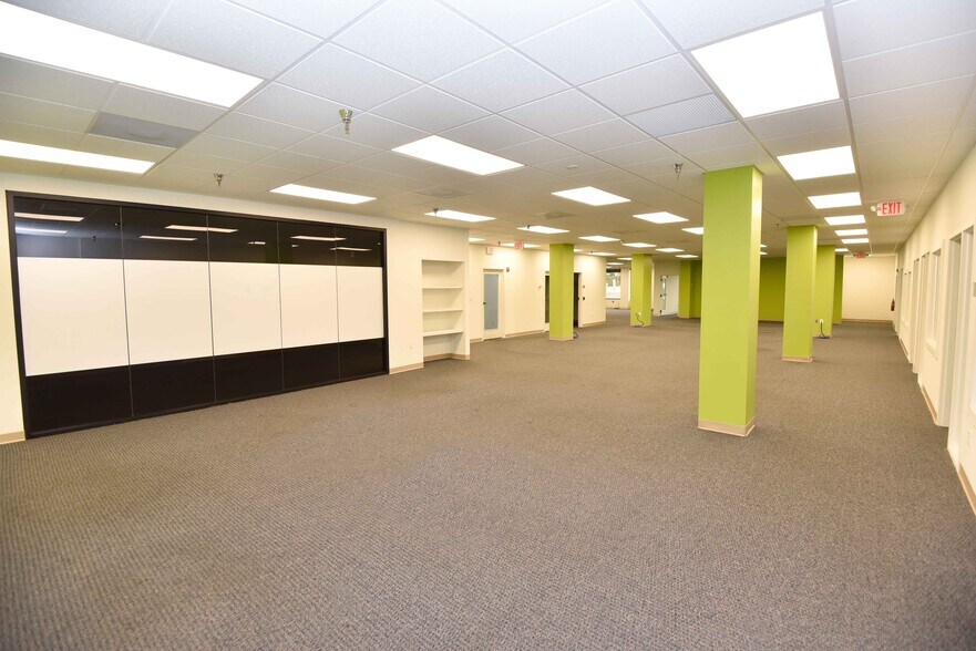 More Photos Of 2699 Lee Rd, Winter Park Office For Lease