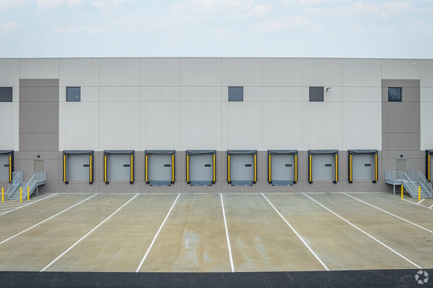 More Photos Of 1305 Furnace Rd, Linthicum Heights Distribution For Lease