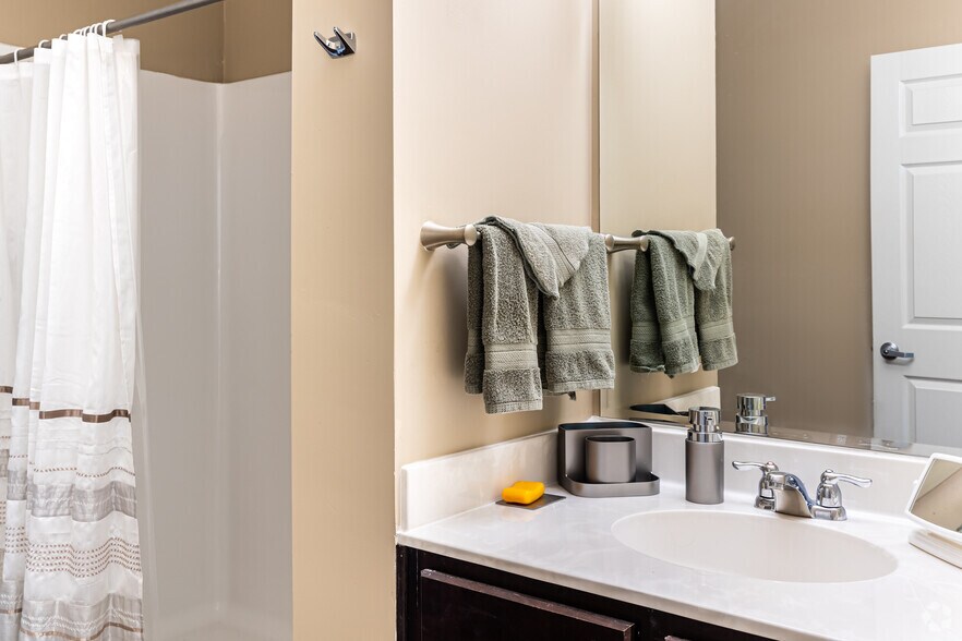 More Photos Of 13350 S Greenwood St, Olathe Apartments For Sale