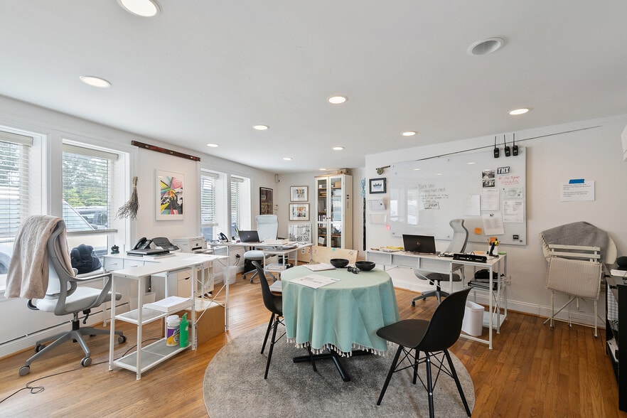 More Photos Of 1726 Altamont Ave, Richmond Warehouse For Lease