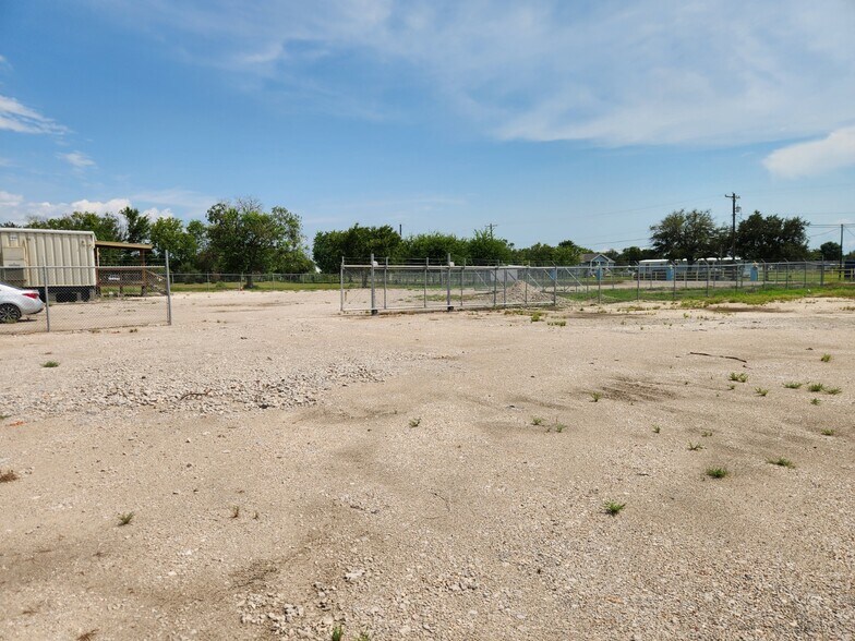 More Photos Of 2715 County Road 146, Alvin Land For Lease