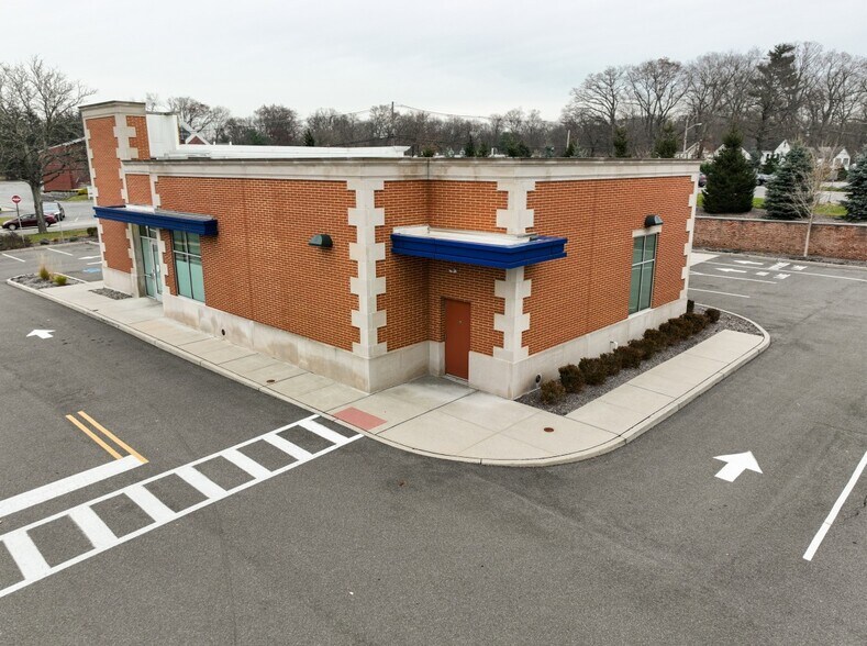 More Photos Of 690 Wyckoff Ave, Wyckoff General Retail For Lease