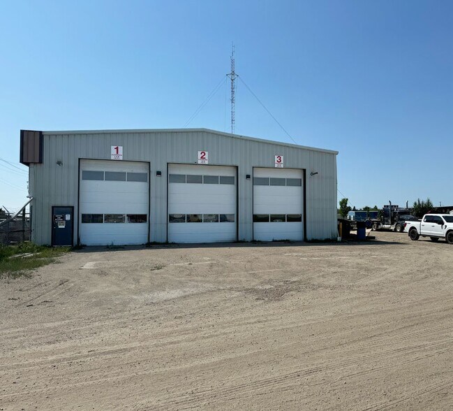 More Photos Of 49 Diamond Ave, Spruce Grove Manufacturing For Sale