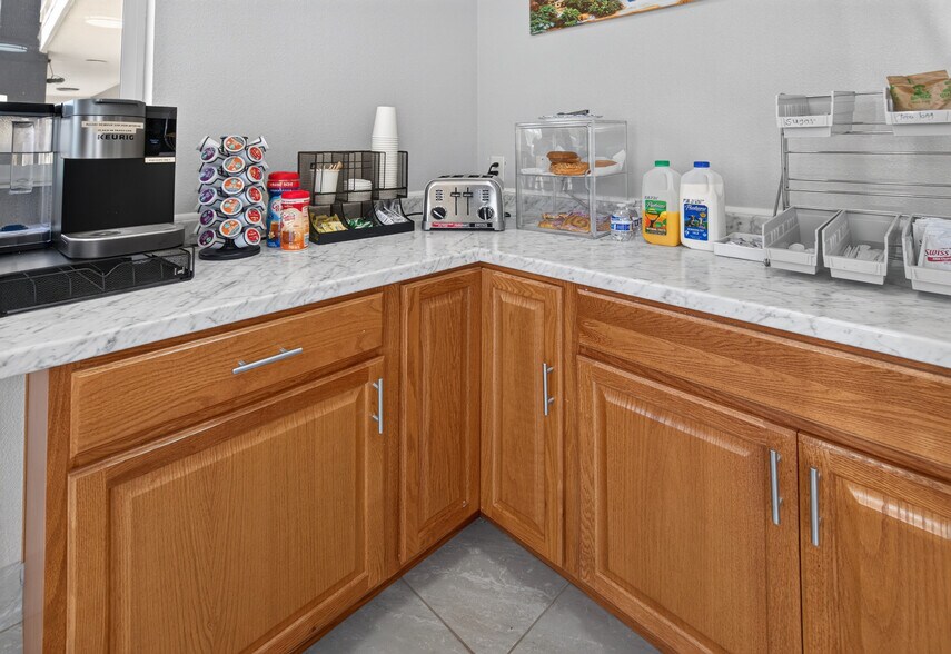 More Photos Of 2111 Whitley Ave, Corcoran Hotel For Sale