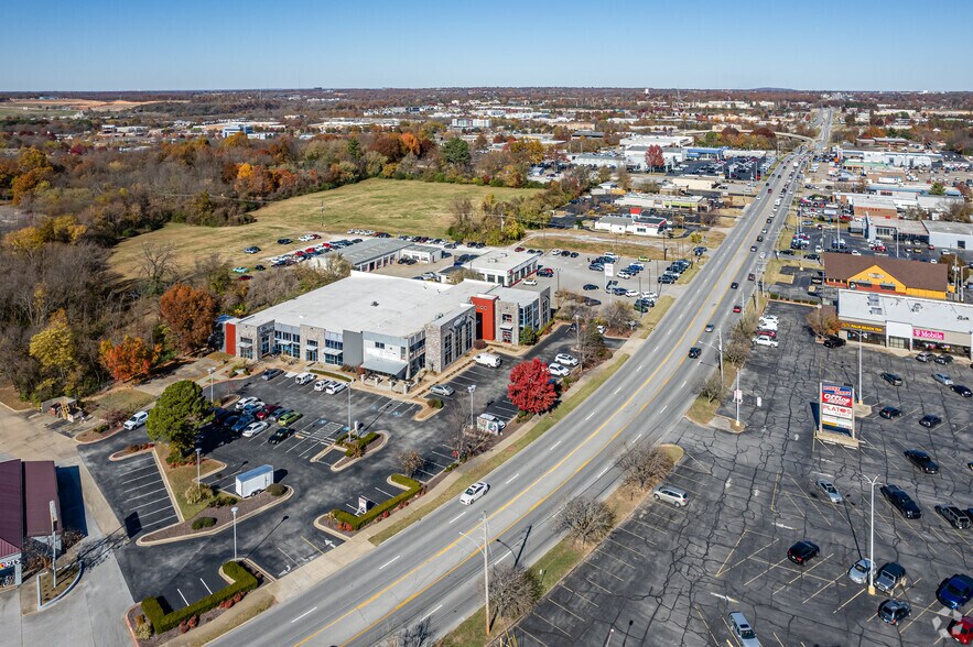 More Photos Of 3155 N College Ave, Fayetteville Storefront Retail Office For Lease