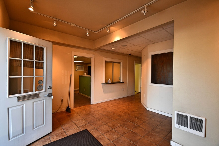 More Photos Of 1012 Trevitt St, The Dalles Showroom For Sale