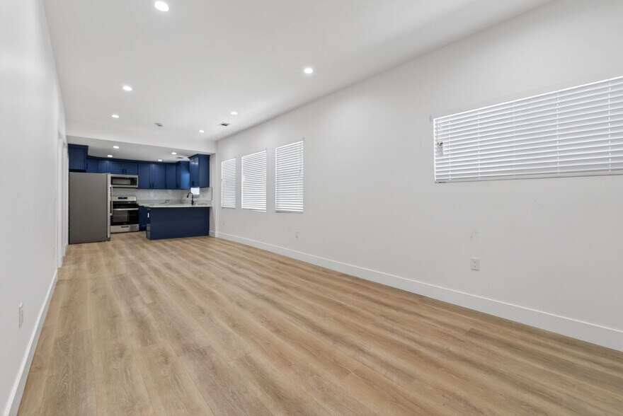 More Photos Of 678 E 45th St, Los Angeles Multifamily For Sale