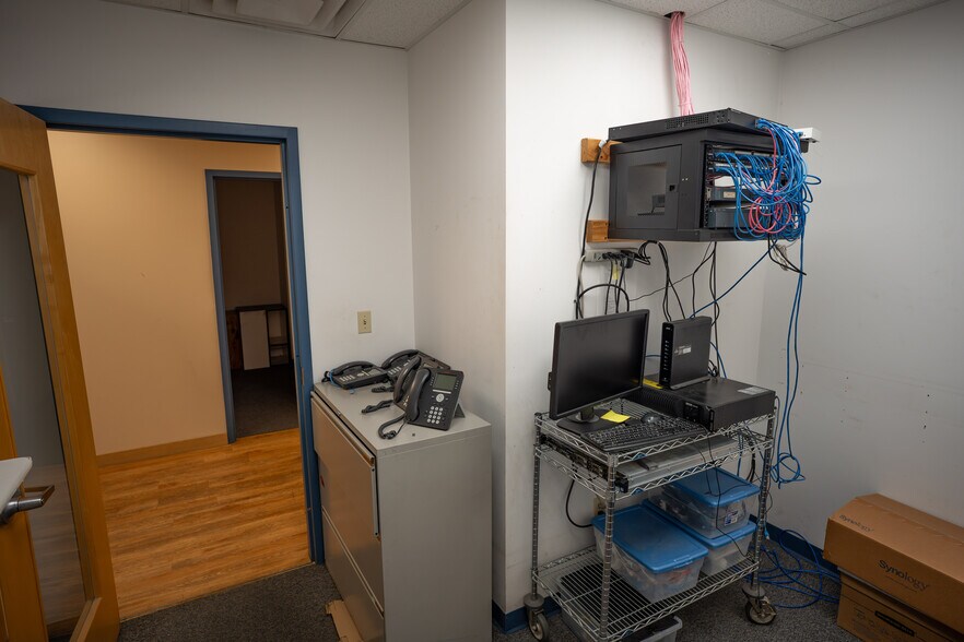 More Photos Of 11075 Parker Dr, Irwin Warehouse For Sale