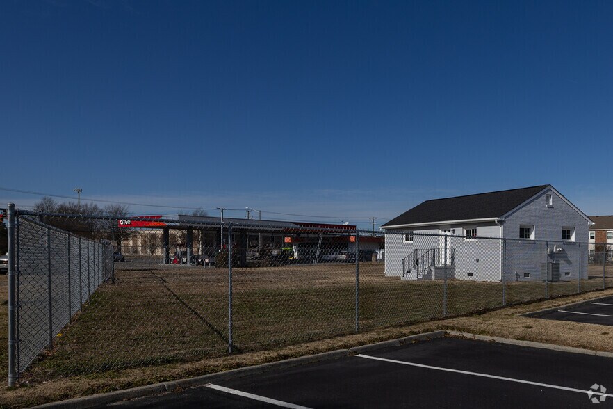 Primary Photo Of 5652 Bayside Rd, Virginia Beach Office For Sale