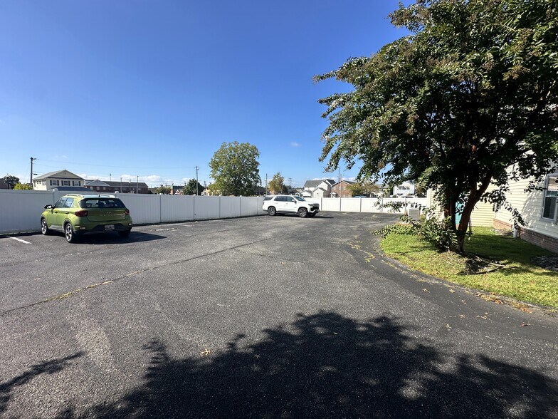 More Photos Of 5 Oak Ave, La Plata Office Residential For Lease