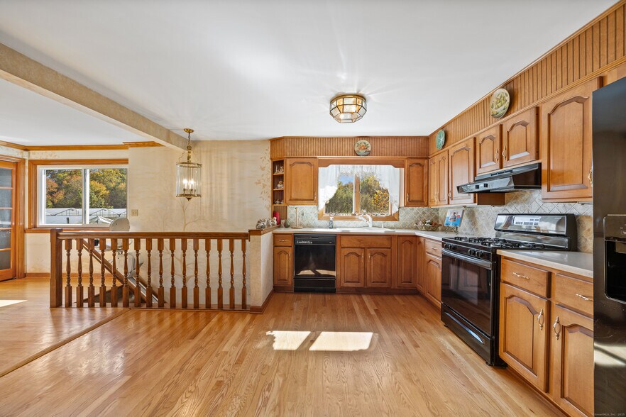 More Photos Of 2035 Scott Rd, Cheshire Specialty For Sale