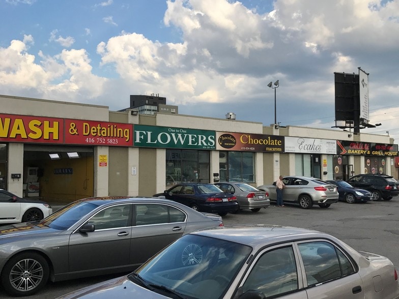 More Photos Of 1960 Lawrence Ave E, Toronto General Retail For Lease