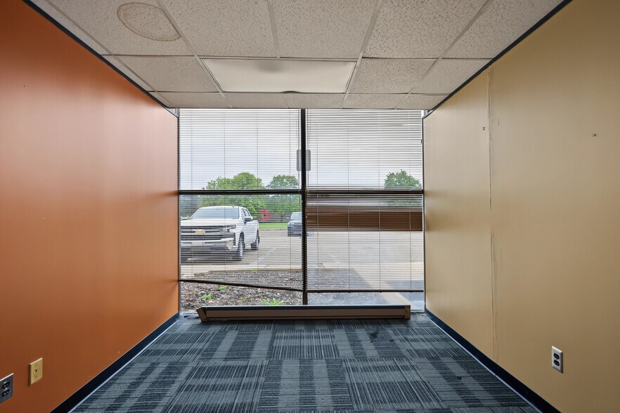 More Photos Of 15201 Mercantile Dr, Dearborn Light Manufacturing For Sale