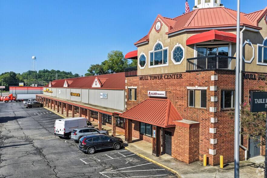 More Photos Of 200-208 W Fleming Dr, Morganton Unknown For Lease