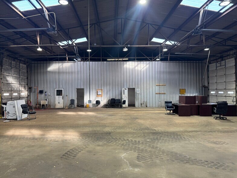 More Photos Of 6229 & 6365 US Highway 59 S, Marshall Warehouse For Sale