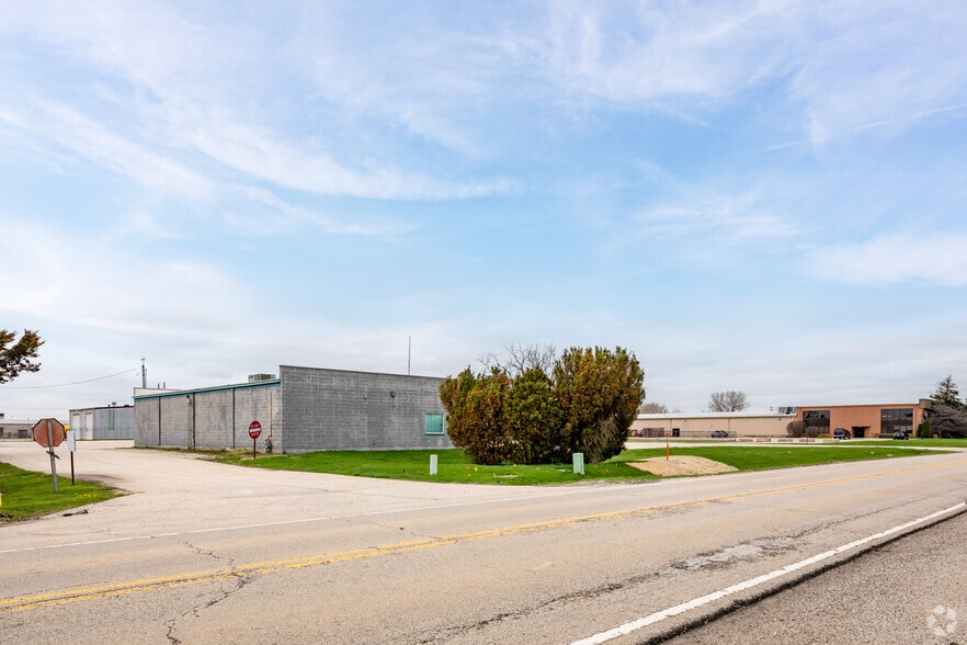 More Photos Of 1280-1330 Powis Rd, West Chicago Truck Terminal For Sale