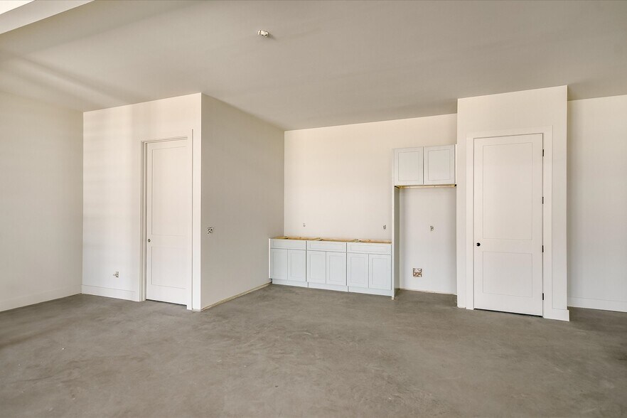 More Photos Of 451 Farrell Rd, Dripping Springs Light Distribution For Sale