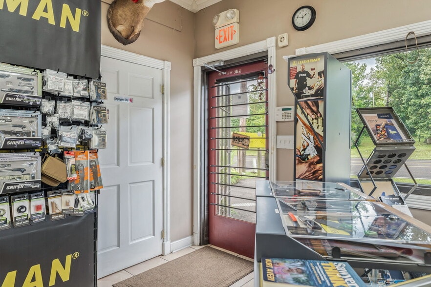 More Photos Of 927 S Charles G Seivers Blvd, Clinton General Retail For Sale