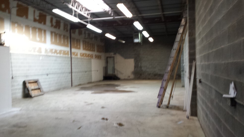 More Photos Of 8000-8032 Fernham Ln, Forestville Warehouse For Lease