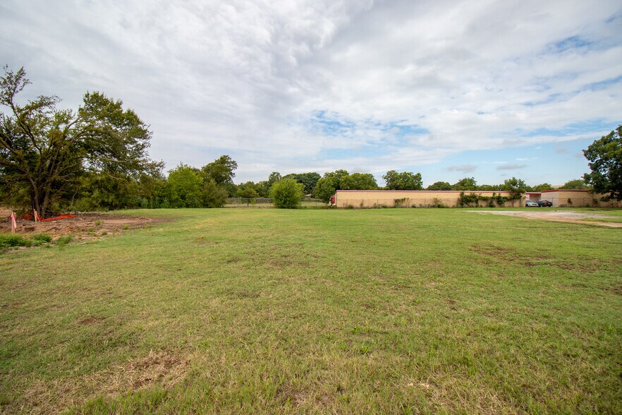 More Photos Of 1577 N FM 157, Mansfield General Retail For Sale