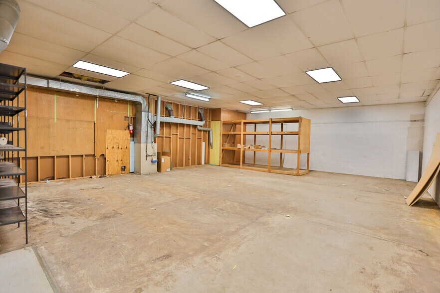 More Photos Of 129 2nd St, Webster City Light Manufacturing For Sale