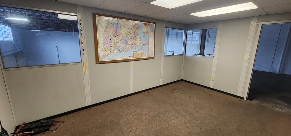 More Photos Of 237 E Aurora St, Waterbury Manufacturing For Lease