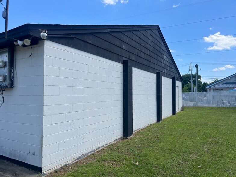 More Photos Of 1230 Green St, Raleigh Freestanding For Lease