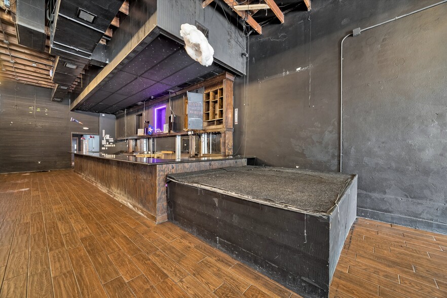 More Photos Of 4218 Washington Ave, Houston Bar For Sale