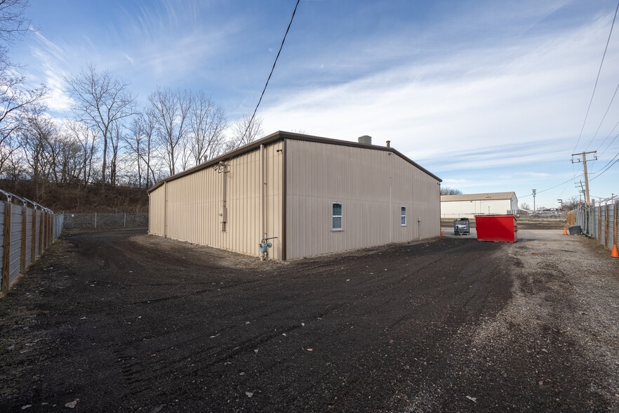 More Photos Of 1245 Memory Ln, Columbus Warehouse For Lease