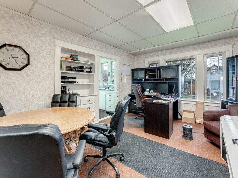 More Photos Of 737 NW Adams St, McMinnville Office For Sale